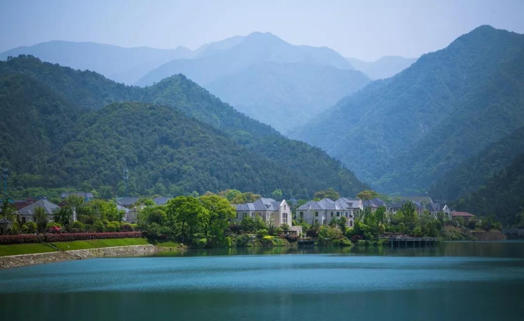 大奇山郡沿湖法式独栋实景